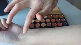 Eyeshadow Palette MAKEUP REVOLUTION Jewel Collection Gilded/make up swatches