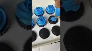 Here&rsquo;s how to pipe a perfect rosette swirl | Bloom Sweets