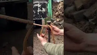 Constrictor hitch under tension #Not #Rope #Outdoors #Skills #Camping ￼