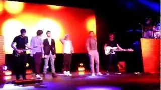 one direction - everything about you HD close 19/12/11 southend (niall/louis thrust)