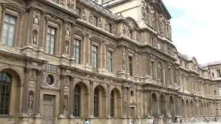 La cour carr&eacute;e du louvre &agrave; paris