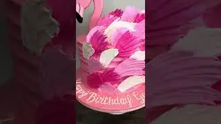 Flamingo cake #Flamingo #FlamingoCake #PinkCake #flamingolove #Birthday #Cake ￼￼￼