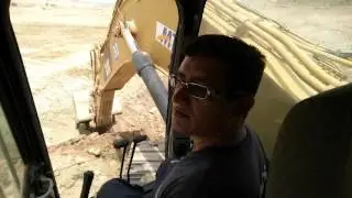 carregando caminhões articulados A30F Volvo