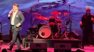 Twitty & Lynn at Levoy theatre in Millville 2-18-24 (6)