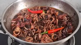 Adobong pusit na may kamatis 