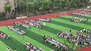 1000 Chinese Children sing the National Anthem before School
