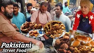 India🇮🇳Vada Pau Girl is Famous and in Pakistan Shafiq🇵🇰Bhai Pakoray Wala is Famous | Street Food