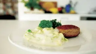 Karbonader med stuvet spidsk&aring;l | Traditionel dansk mad n&aring;r det er bedst