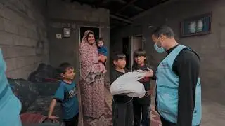 Distributing Iftar Meals for the poor families in Gaza Strip