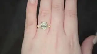 IGI 2.00ct D/VS2 Oval Shape LAB Diamond Ring with Diamond Shoulders set in 18ct Yellow Gold