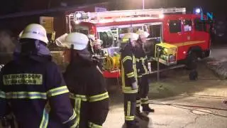 Jersbek: Junger Autofahrer f&auml;hrt gegen Gel&auml;ndewagen und verletzt sich schwer