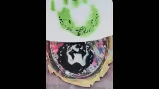 I gave a street artist 20 euros to paint my mirror