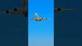 #747Landing #QueenOfTheSkies #BlueSkyLanding #PlaneSpotting #Boeing747#AvGeek #HeavyLanding