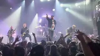 Atreyu - Right Side of the Bed ( Live @ Th&eacute;&acirc;tre Beanfield, Montr&eacute;al, 2025-11-25 )