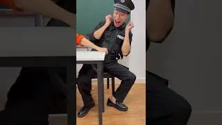[SU HAO] Cảnh s&aacute;t cảm động với h&agrave;nh động của T&ugrave; Nh&acirc;n || Prank the police #shorts