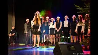 Koncert mikołajkowy w wykonaniu uczniów LO Strzelin. 5 grudnia  2017