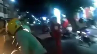 Pengendara motor ribut di jalan raya