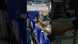 Bottle screw cap closing machine