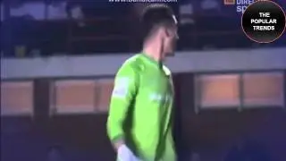 Devecchi ataja penal con el pecho a Tissone
