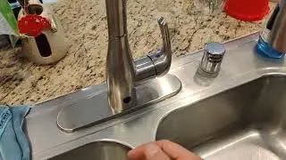 Trying out my motion activated single handle kitchen faucet by Flow. Pretty cool. Battery operated.
