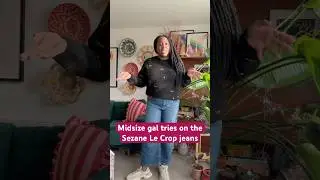 Midsize gal tries on the Sezane Le Crop jeans #fashion #personalstyle #sezane #midsize #denim #tryon
