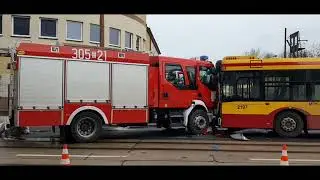 Wypadek na Przybyszewskiego w Łodzi. Wóz strażacki zderzył się z autobusem MPK