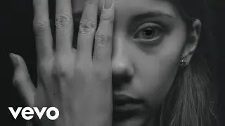 Queenmash - WE WERE SUPPOSED TO RUN (Official music video)