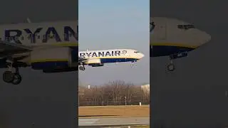 Ryanair Boeing 737 landing in Budapest