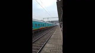 #19042 Newly Humsafar Express surpasses Bhayandar - JB's Railworld