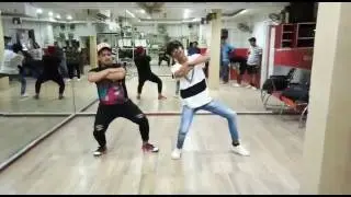 Vivek aryan dancing duo performing for shining star of may