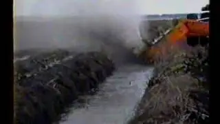 WALPECO Sugar Cane - Side Arm Ditcher , Ditch Cleaning US SUGAR Hurricane .wmv