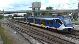 SNG 2715 vertrekt van station Dieren