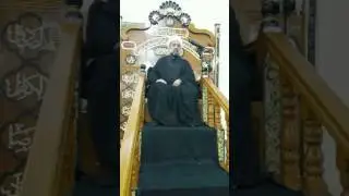 وما لعيني لا تبكي وقد نظرت باب الحوائج