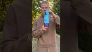Erling Haaland show his player of the month award