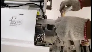 Sausage flag folding labeling machine Semi-automatic dried food Pet food labeler