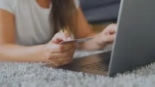 Wallet-friendly holiday spending tips
