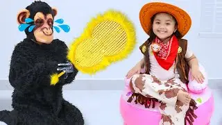 Annie Pretend Play with Cute Monkey Friend and Other Animal Toys