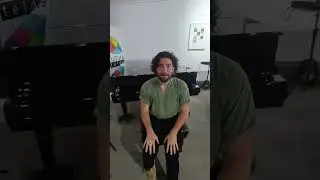 El gran Actor Adri&aacute;n Salzedo manda un saludo a todos nuestros lectores/as