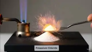 Magic or Science?🤨🧐 Watch Fire Change Color Instantly!