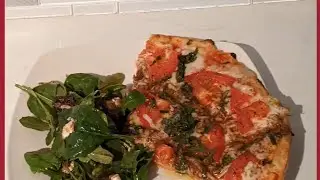 Jazzing up a frozen pizza PLUS a super delicious fig and goat cheese salad! #easymeals
