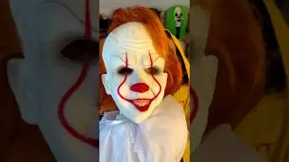 Putting on my Full &ldquo;IT&rdquo;, Pennywise Costume 🎈