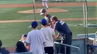 Shohei Ohtani being nice to kids