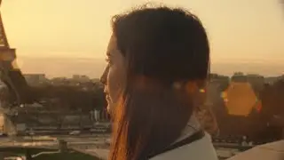 Lou de la Falaise - Laisse Courir (Clip officiel)