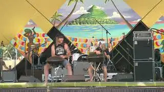 Sunnisessionz - Island Vibe Festival Sunni Holden and Damian Campbell play Heirloom’ by Sam Maher