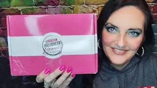 AIA BEAUTY BUNDLE BOX 🎁 I'M BEYOND EXCITED TO REVIEW THIS ONE!! #aiabeautybundle #unboxingvideo