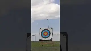 This Archer Makes It Look Easy! 👀  🎯 #archeryskills #archary