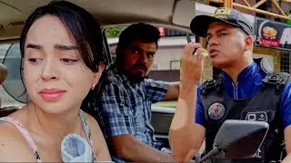 Mujer pide AYUDA de una forma muy extra&ntilde;a