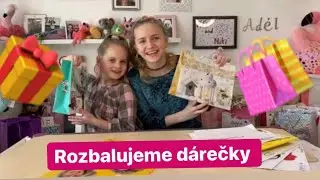 Rozbalování dárků od fanoušků