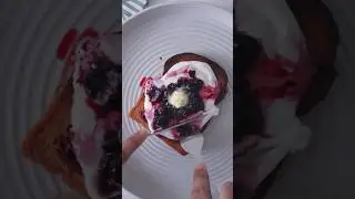 No sugar blueberry butter toast 😍 #blueberry #toast #bread #breakfast #recipe #shorts #butter #food