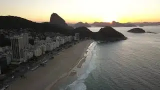 Drone passeando em Copacabana no inverno, ao amanhecer